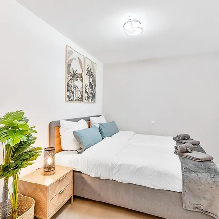 Aparthotel Lumiflats 3*